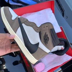 Jordan 1 Travis Scott